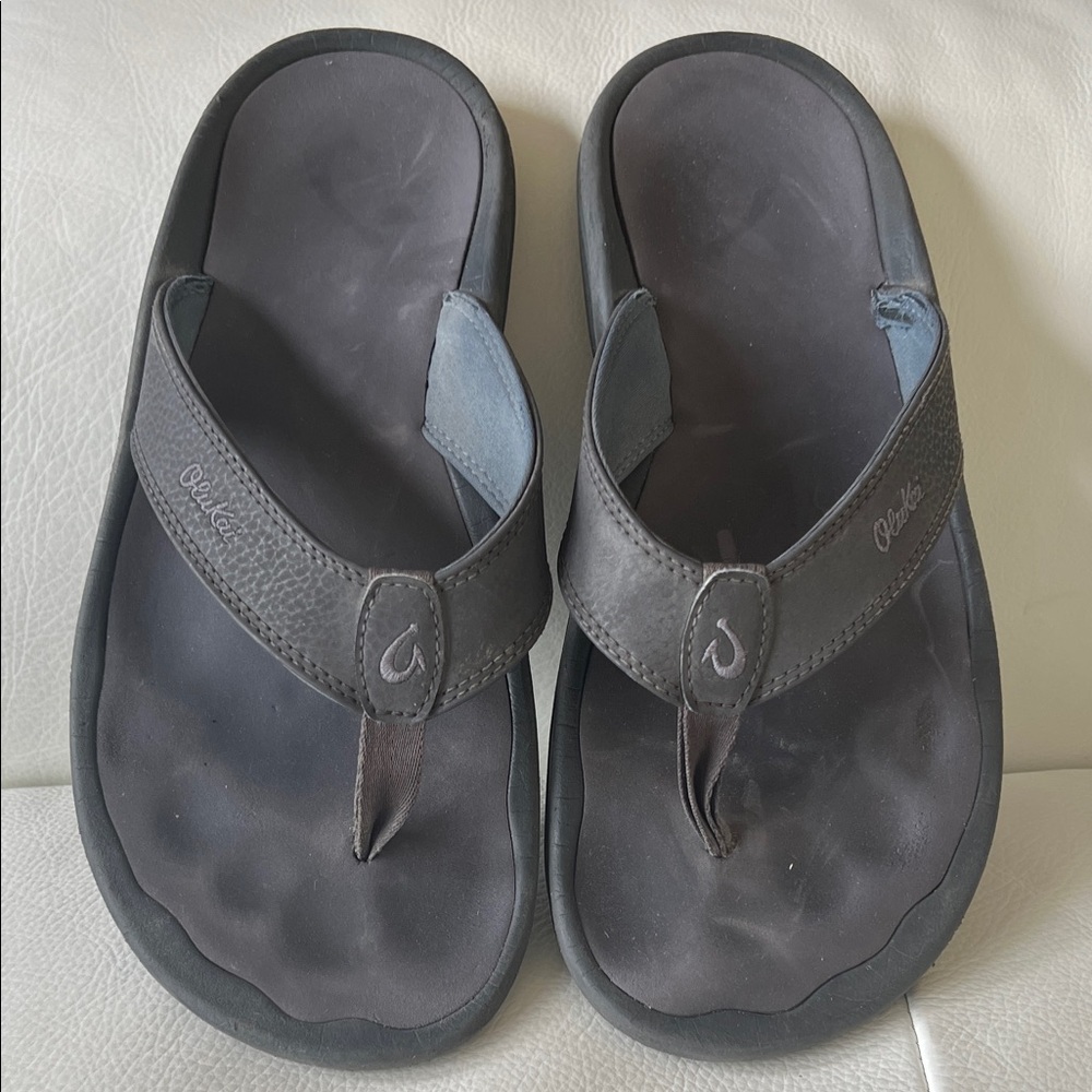 OluKai Men's Ohana Grey Leather Flip Flops - Contoured Thong Sandals